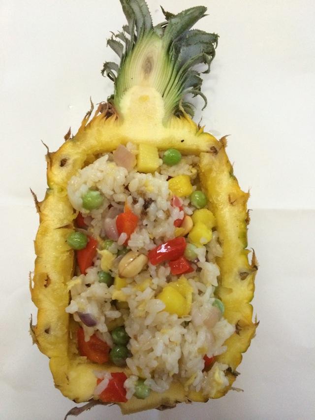 正宗菠萝饭,正宗菠萝糯米饭的做法