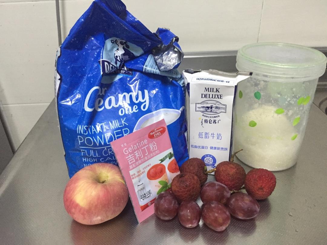 水果味牛奶的好处,草莓味牛奶和纯牛奶营养